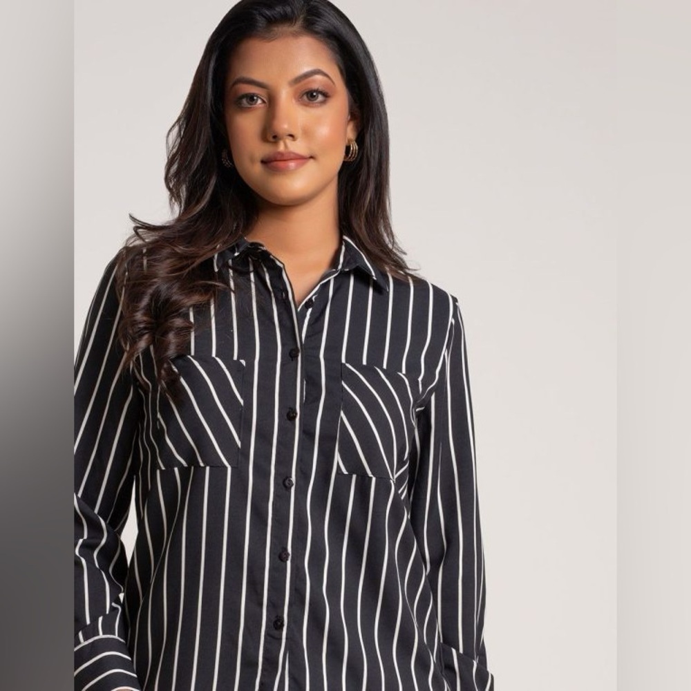 Black and White Striped Women's Top Size 1X